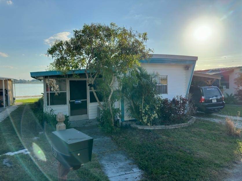 97 Lake Smart Drive Ne a Winter Haven, FL Mobile or Manufactured Home for Sale